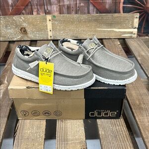 Men’s Hey Dude Wally Stretch Beige size 8